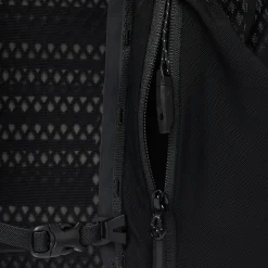 Distance 8 Backpack - Past Season